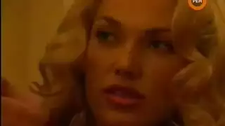 مونيك ألكسندر ويوليو كارتر يئن أثناء ممارسة الجنس