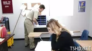 ممارسة الجنس في المدرسة مع طالب شاب