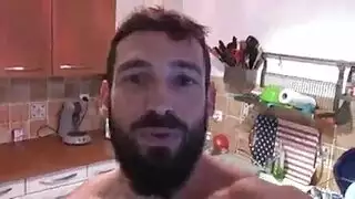 يطرح جيس لالتقاط صورة مقربة ساخنة
