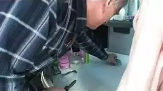 سكس اجنبي محارم في غرفة النوم مع الاب الاصلع ينيك بنته
