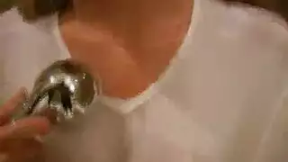 كوغار التشيكية البرية مشدود بعد إعطاء الرأس