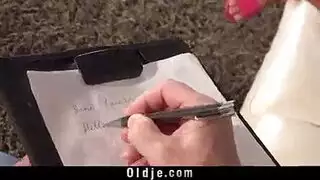المعلم القديم في العمل الشاق