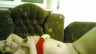 راجل ممحون ينيك مرات اخوه الكبير على الكنبة