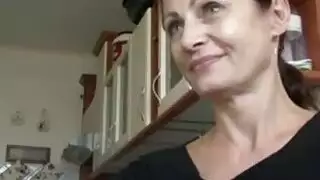 كبيرات في السن دون علمها