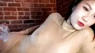 متحمس، الفتيات الهواة تقبيل بعضنا البعض ويعاني من هزات الجماع البخار حتى ينتهي بهم المطاف