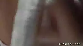 الديك تجويع شقراء يأخذ الديك الأسود في مهبل لها.