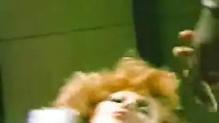 سكس فرنسي كلاسيكي بين رجل و فتاتين سمراء و شقراء