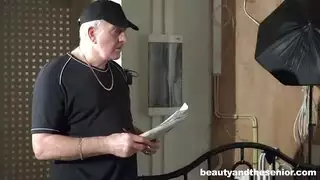 يتم إغواء جثتين آسيويتين مع Boypeen شعر النوم