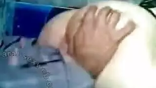 شرموطة تنتاك في حركات كثيرة