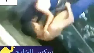 تصوير خفي لواد ينيك بنت في الخرابة نار