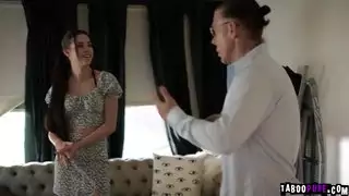 أي رجل لديه حق الوصول إلى بوسها ويحب أن يتركها
