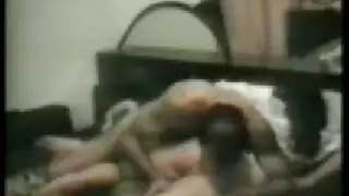 افلام سكس مترجمة يستدرج امه وهوه بيلعب علي السرير وينيكها