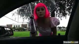 في سن المراهقة يحصل قصفت في وجهه