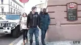 الديوث فاتنة سخيف مع شخص غريب.