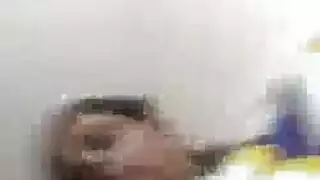 شقراء تظهر جسدها الجميل