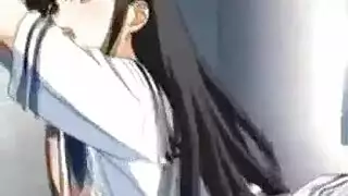 الفتيات الصغيرات تأتي إلى المرحاض السحري.