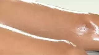 مراهق بمؤخرة كبيرة يحصل على فم مليء بالنائب الرئيس.
