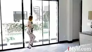 هاتان المرأتان الجميلتان جميلتان بصورة مرضية