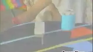 الجدة الشقراء الحلوة تفعل ذلك مع شاب