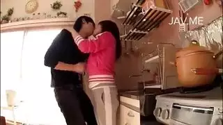 الفاسقة الآسيوية لديها أفضل الحمار والشفاه في العالم