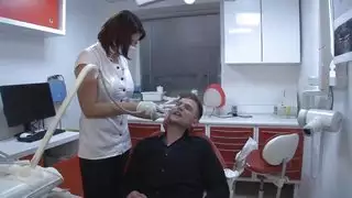 أمي تمتص ديك ابنها الكبير