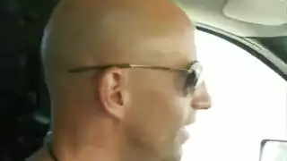 الديك طويل القبلات لها تماما