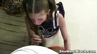 اثنين من الشقراوات الصغيرة لرعاية كس الحلو