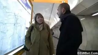 سيدة يحصل لها الديك سميكة امتص