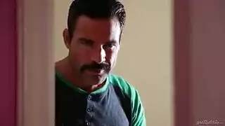 رجل لديه الجار فيديكاتش ودائما يذهب لها إلى اللعنة