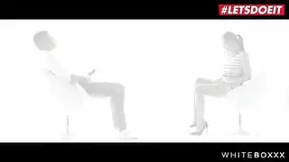 فتاة سمراء تريد ممارسة الجنس على الفور