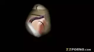 مفلس ميا مالكوفا يحب القصف والتدفق في حوض السباحة