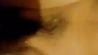 امرأة سمراء ساخنة مارس الجنس في الحمار ووجه الوجه.