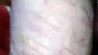 يبدأ حبيبي الصغير في فرك البظر
