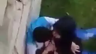 محجبة مغربية تتناك في الطريق خلف الجدار و هي هائجة