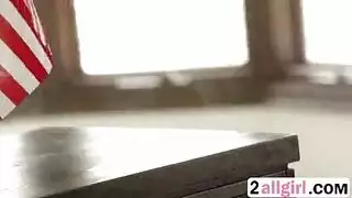 أثارت أحمر أحمر فاتنة فاتنة يهز بعضها البعض الحلو كس.