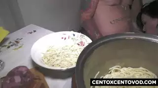 عاهرة الرومانية صورت أثناء مص ديك
