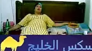 شرموطة تشرب سجاير وهي بتتناك في كسها
