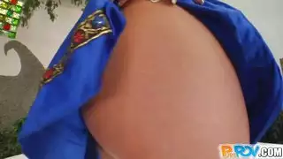 الشقراوات الشابات الجميلات يمارسن الجنس مع نفس الرجل بعد خروجه من الحمام