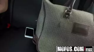 تعرف المرأة كيف تقدم السعادة للرجال