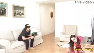 أعطى الحمار والجمل اللعنة عن طريق خلع الساري والبيت
